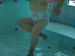 -蓝鲸奇亲子游泳俱乐部