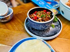 传统黑三剁配薄饼-雀舞云南菜(天津天河城购物中心店)