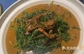 Stir-fried Chicken Offal with Shepherd's Purse