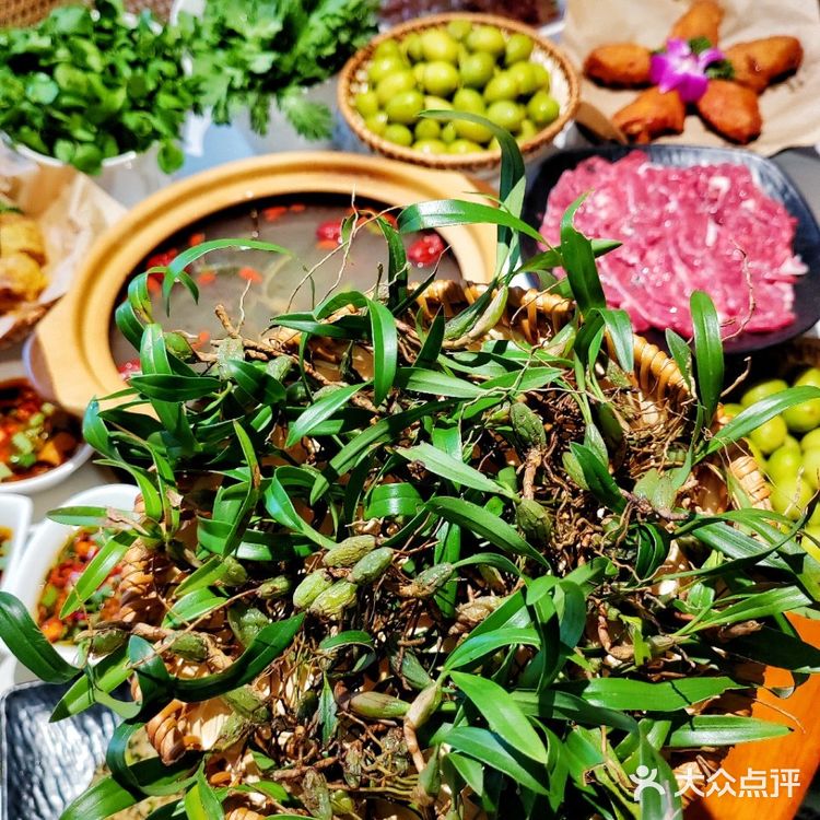 👭和姐妹周末小聚，被这家潮工夫鸡煲惊艳！