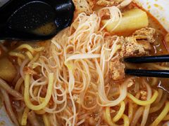 -亚王咖喱鸡米粉面
