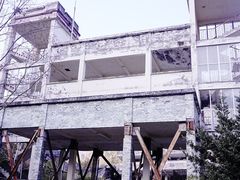 -四川汶川特大地震漩口中学遗址