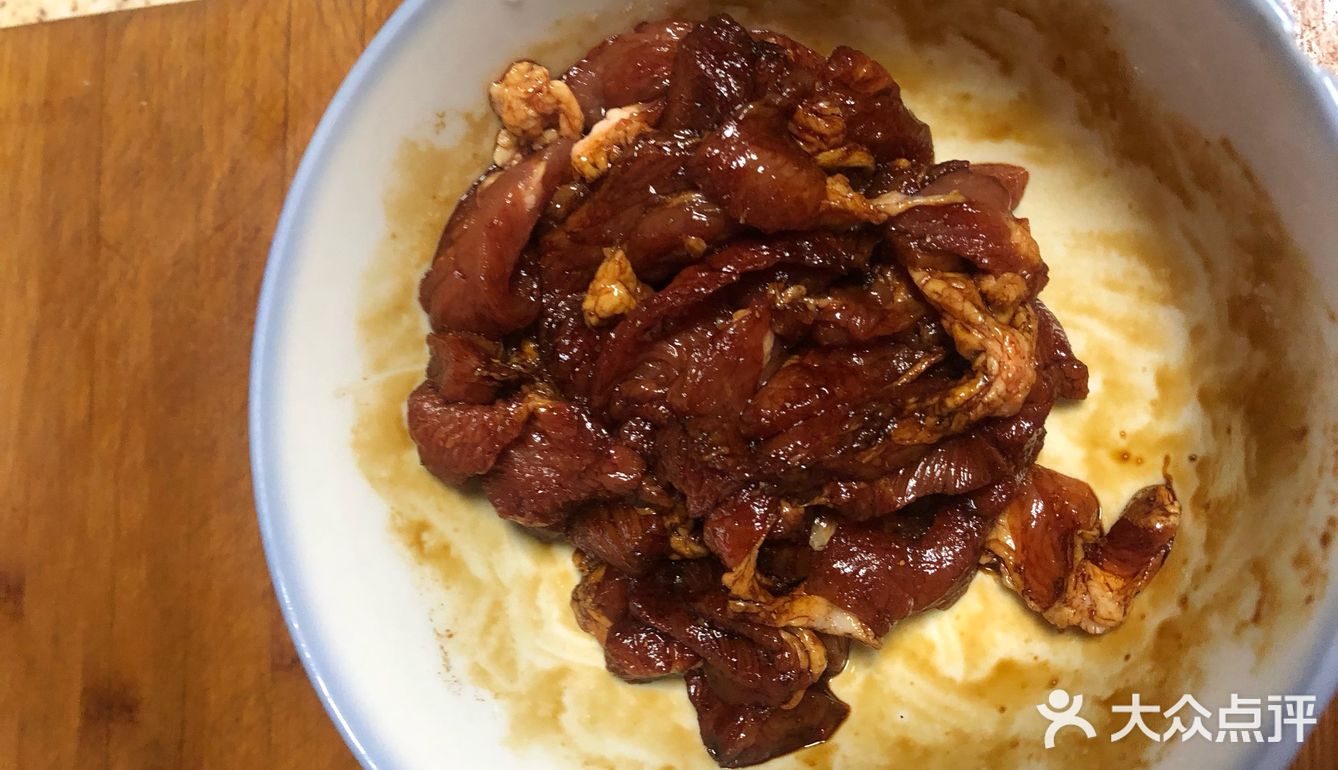 胖弯家庭版蒜苔炒肉丝，学会的第一道肉菜