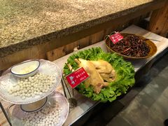 -野山舂·贵州现舂酸汤火锅(鸿通城店)