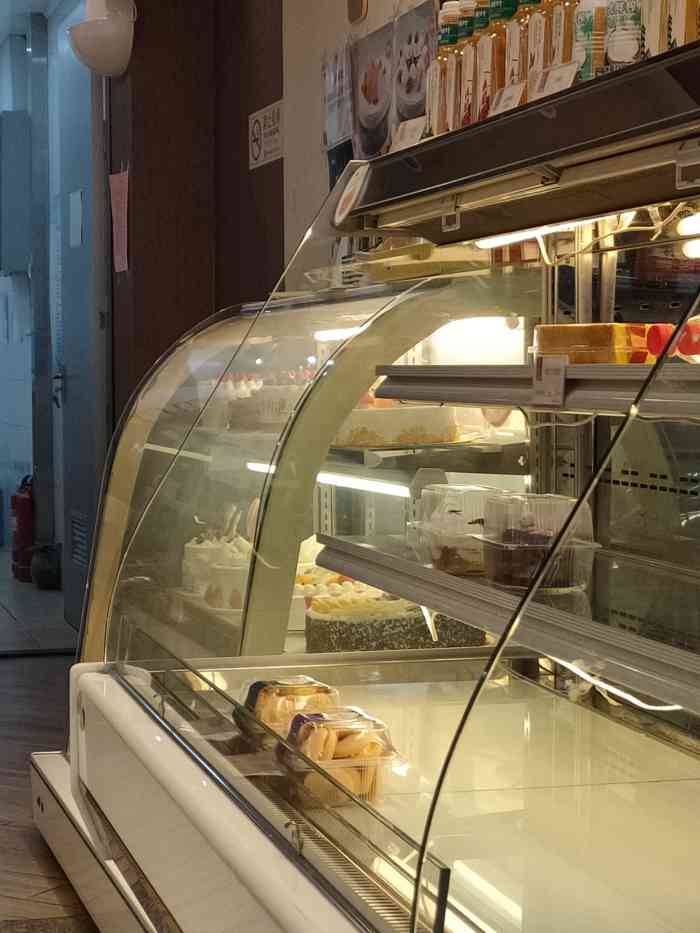 老莫西饼-"还是最先在这找到以前老吃的蛋糕,态度比西.