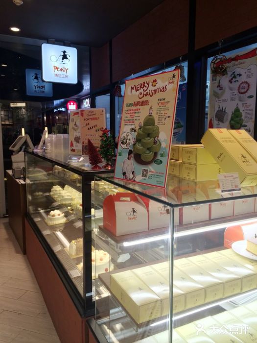 PONY博尼工房(高岛屋店)面包甜点陈列柜图片