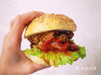 想吃汉堡先做汉堡坯呀 汉堡坯材料:250g高筋面粉