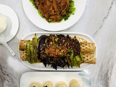 -李连贵熏肉美食酒楼(东市商贸店)