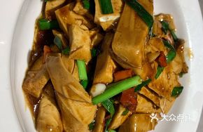 Stir-Fried Leek with Soft Tofu Sheets