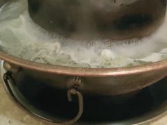 -洞庭洲·防空洞火锅·烧烤·铜锅涮肉(新百广场店)