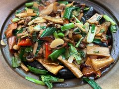 爆炒赤松茸黑牛肝菌-云海肴·汽锅鸡·云南菜(苏州中心店)