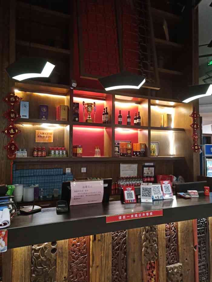 九头鹰家宴(岳家嘴店)-"想吃片皮鸭特地去的,点的经典片皮鸭,装盘.