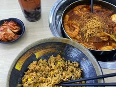-三清洞摩西韩式年糕火锅(威高广场店)