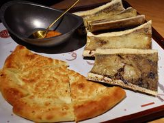 招牌烤牛骨髓配馕饼-纳鲁孜·新疆特色餐厅(上海悦荟广场店)