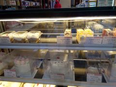 面包甜点陈列柜-红宝石·鲜奶小方·海派西点房(南丹店)