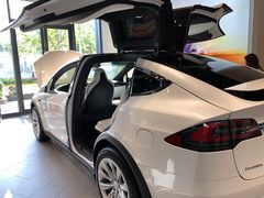 -TESLA 特斯拉(上海太古汇体验店)