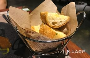 Pea Soup with Buttered Toast