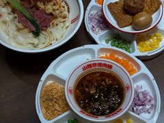 -顺溜·手工刀削面·黑金店(铜锣湾店)