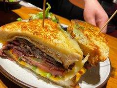 烤牛肉三明治配沙拉-The Diner X餐厅(青岛万象城店)