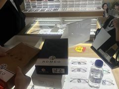 -视野联行眼镜·蔡司授权店(长白万象汇店)