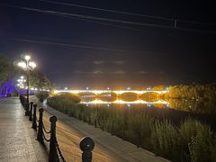 -布尔津河堤夜市