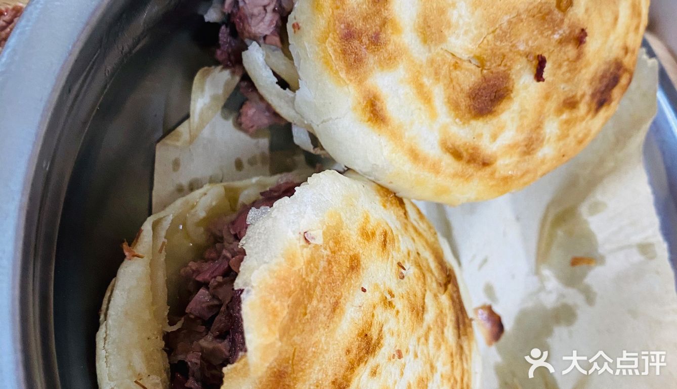 老动物园溜完，直奔三春驴肉火烧