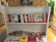 -新华里咖啡书吧(新华书店小寨店)