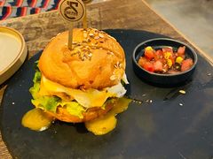 -HIGH FIVE哈福手工汉堡(桂林路店)