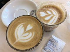 燕麦拿铁/OATLY燕麦奶-巴浪鱼咖啡馆 Local Fish
