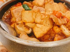 鱼汤焖油豆腐-粤珍轩·家宴·广式茶点(新城广场店)