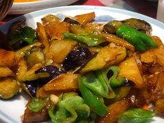 地三鲜-东北哈尔滨酱骨头馆房掌柜铁锅炖