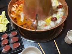 -果松木炭酸菜铜火锅·外婆参鸡汤