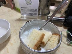 睡映椰-啰啰冰屋(景洪总店)