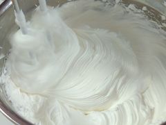 打发奶油-食间旅人DIY烘焙工作室