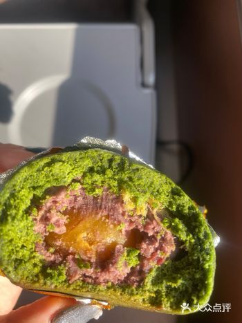 红豆微甜 肉松蛋黄又咸咸的