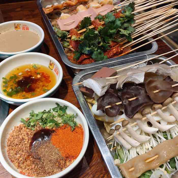 福成泥锅麻辣串(东岭南街店)-"我最爱吃的麻辣涮串之一,蘸料好吃,腊肠