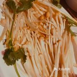 虾滑有小惊艳到很Q弹，没有因为煮的时间久口感不好的感觉