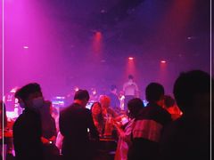 -OMO PARTY HOUSE