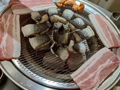 -围炉肉舍•炭烤活鳗•丹东海鲜烤肉(步行街店)