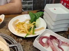 -来龍儿鲜切牛肉自助老火锅