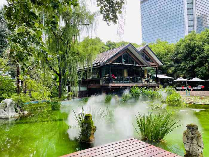 静安公园里的泰国餐厅图片