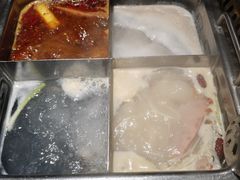 -巴渝瓦肆重庆鲜火锅(宝龙环湖店)