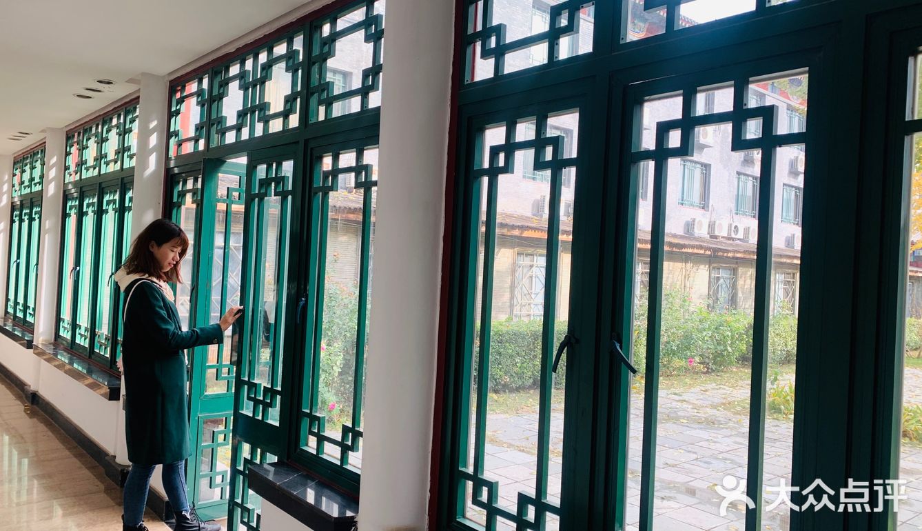 坐火车到杨村站or武清站，再打个车就到了