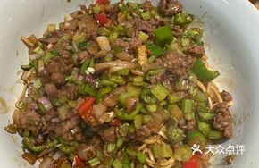 Stir-Fried Yellow Beef with Sichuan Noodles