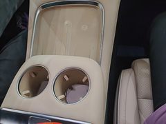 -小鹏汽车(上海静安大融城店)