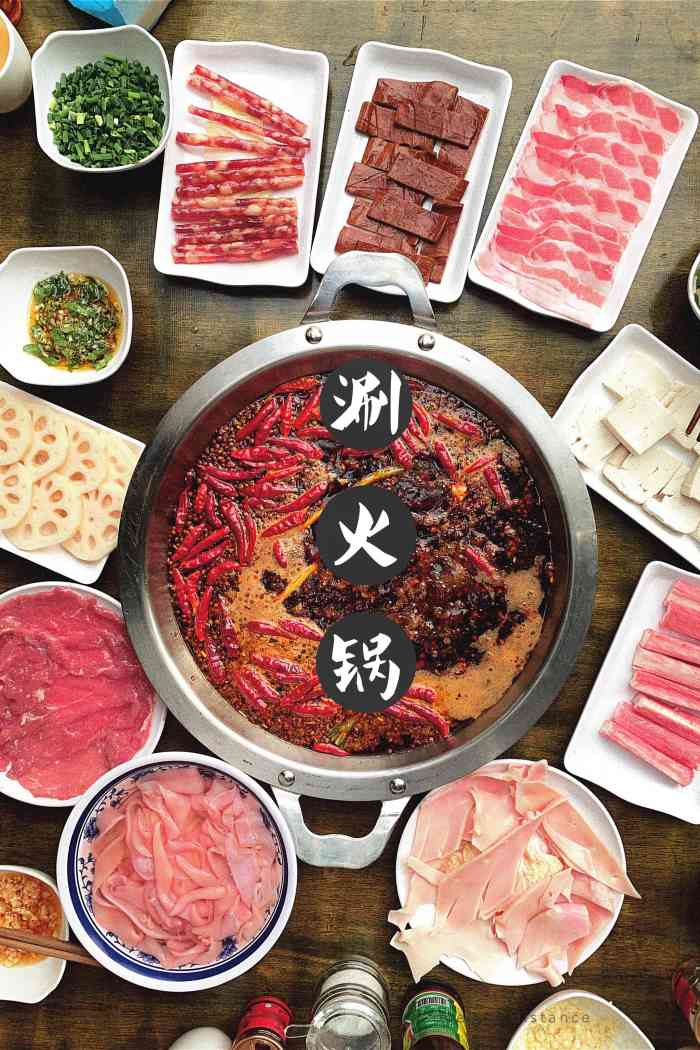 巷子口老火锅-"环境接地气,有室内的座位,有露天坝坝的座.