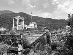 -四川汶川特大地震漩口中学遗址
