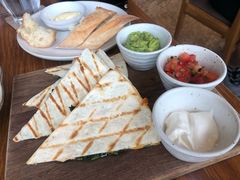 -ROAST coffee & eatery