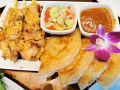 -Chom Cafe and Restaurant