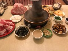 羊肉片-洞庭洲·防空洞火锅·烧烤·铜锅涮肉(新百广场店)